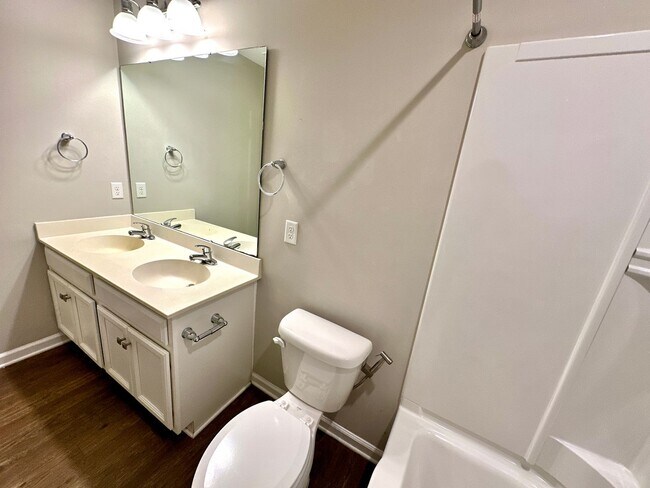 Building Photo - 3/2.5 Townhome located in Cokers Commons i...