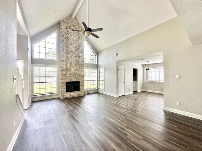 Building Photo - 2523 Castle Pl