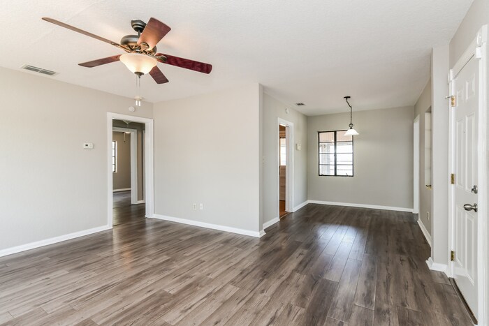 Building Photo - 402 Ariana Ave