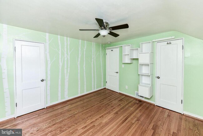 Building Photo - 1028 S Edison St