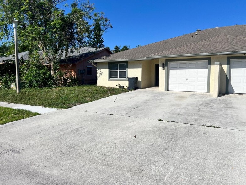 Building Photo - 1096 Staghorn St