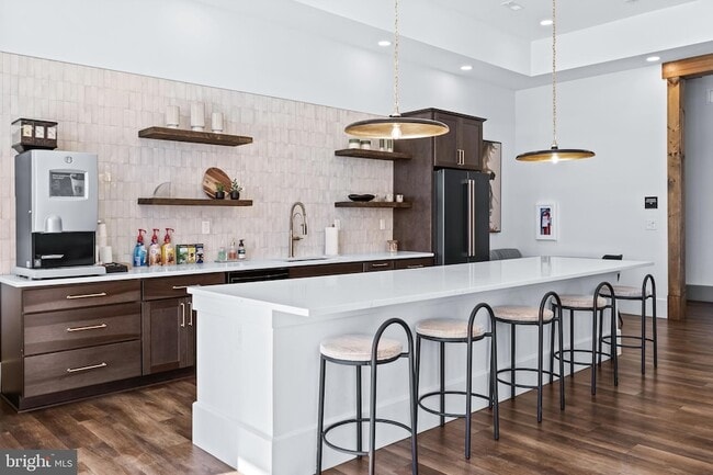 Building Photo - 2622 Maplewood Cir