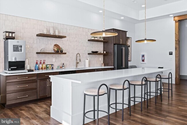 Building Photo - 2809 Pinewood Ln