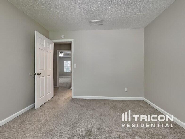Building Photo - 699 Creek Stone Dr