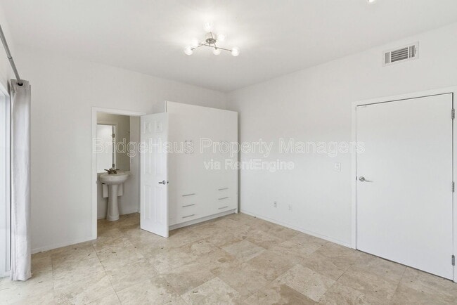 Building Photo - 4147 Bachman Pl