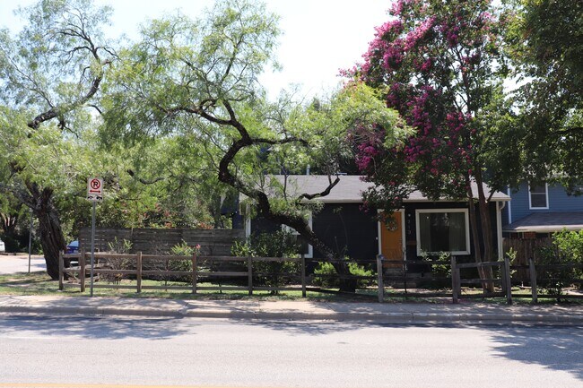 Primary Photo - 713 E 45th St