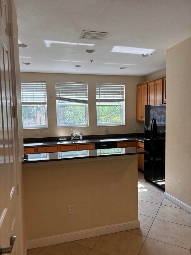 Building Photo - 590 Amador Ln