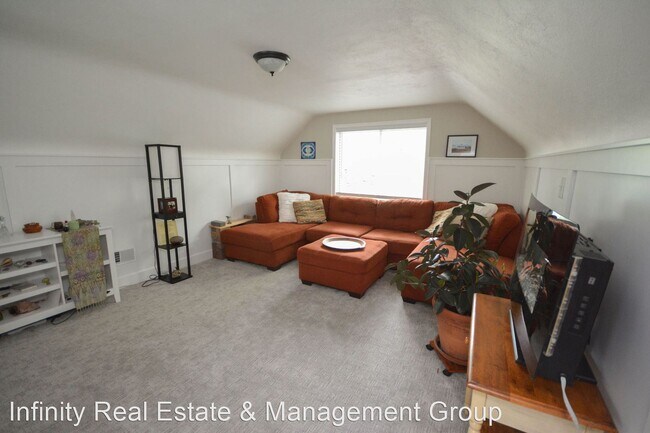 Building Photo - 3 br, 1 bath House - 317 10th Ave NE