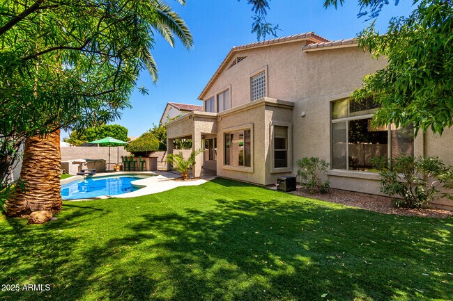 Building Photo - 6804 W Lone Cactus Dr