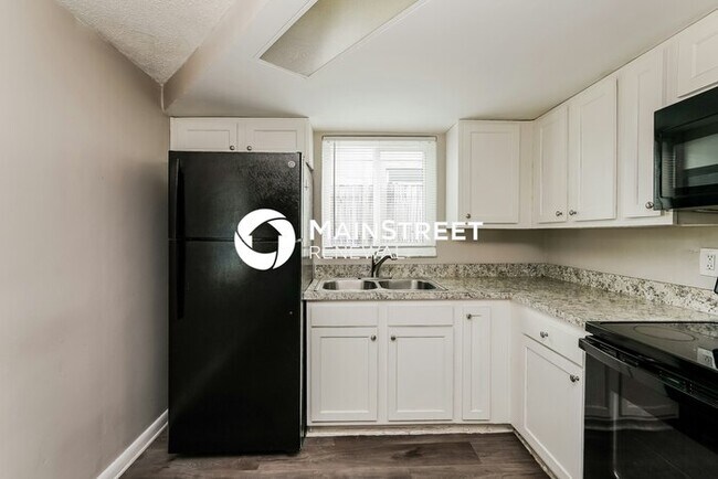 Building Photo - 3 Bedroom Pet-Friendly Home in Port Richey, FL with Main Street Renewal