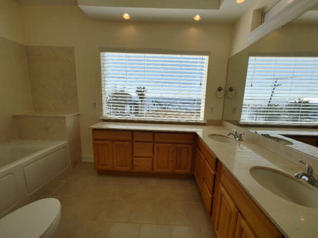 Building Photo - 118 Lakeview Dr