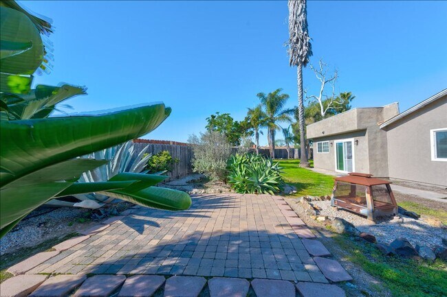 Building Photo - 11370 Travis Pl