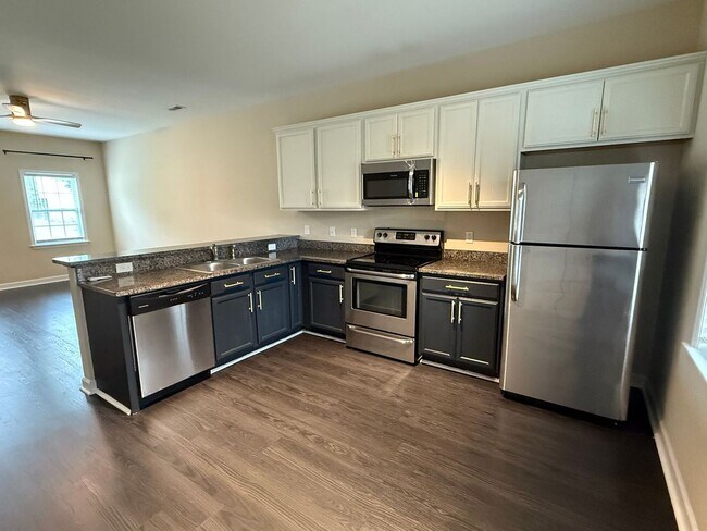 Building Photo - Nice 2 bedroom, 2.5 bath Townhouse