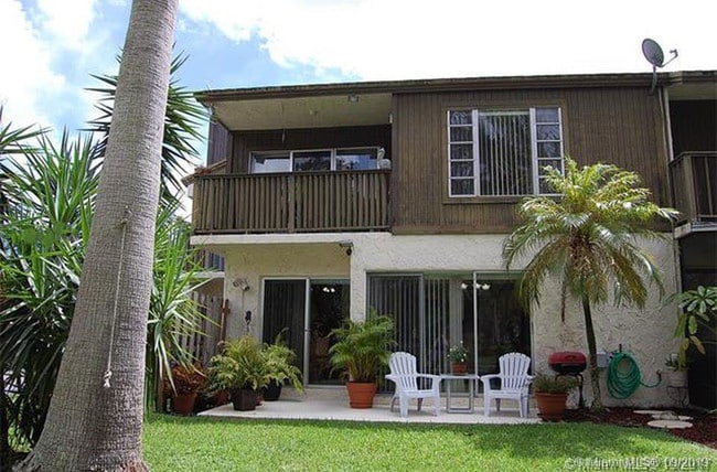 Primary Photo - 8149 Lagos De Campo Blvd
