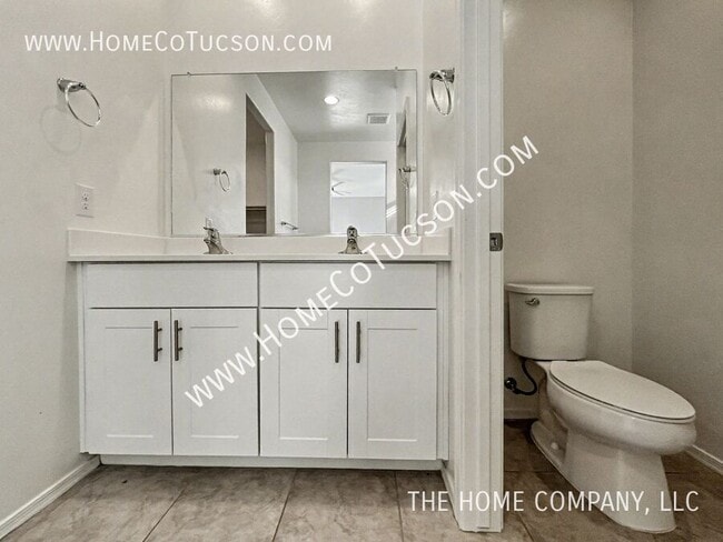 Building Photo - 7140 S Via Gaucho Viejo