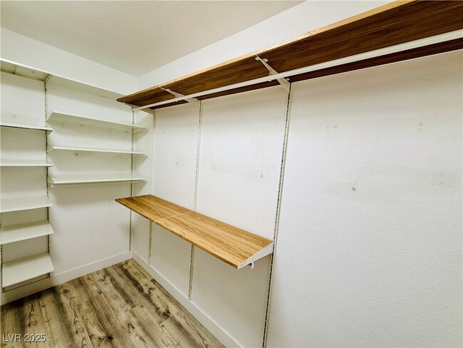 Building Photo - 777 Valley Rise Dr