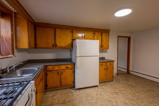 Building Photo - 4806 Sipple Ave