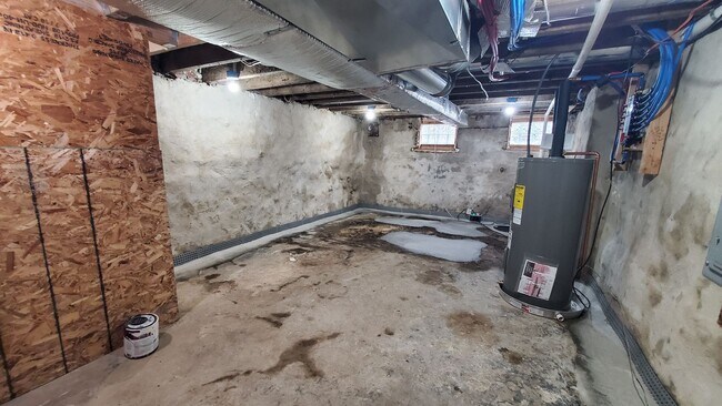 Building Photo - 1819 Judson St