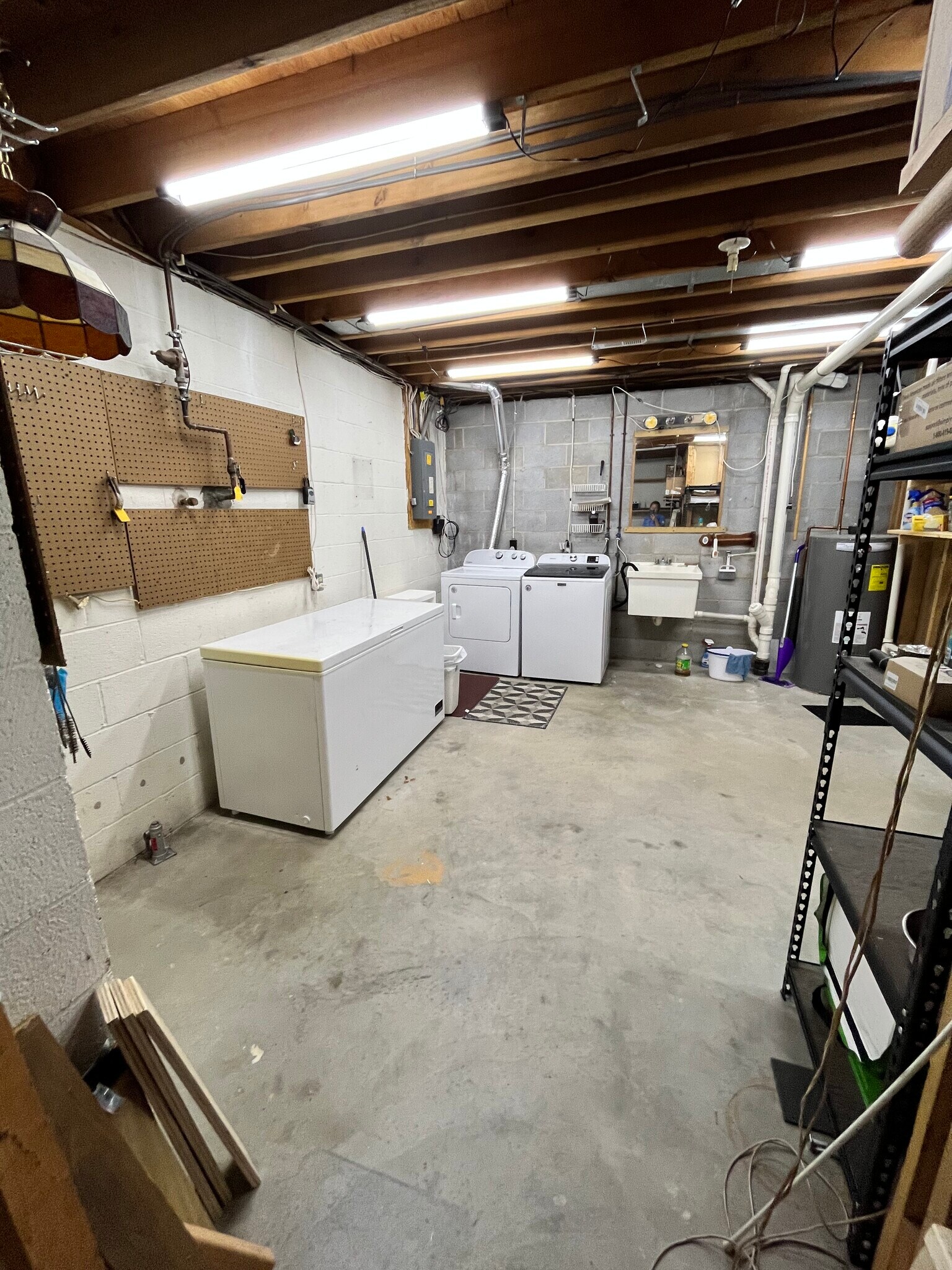 laundry utility room - 2147 Chapel Valley Ln