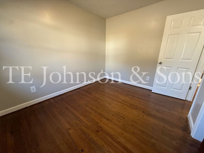 Building Photo - Cozy Single-Story Duplex Living on Raeford Ave
