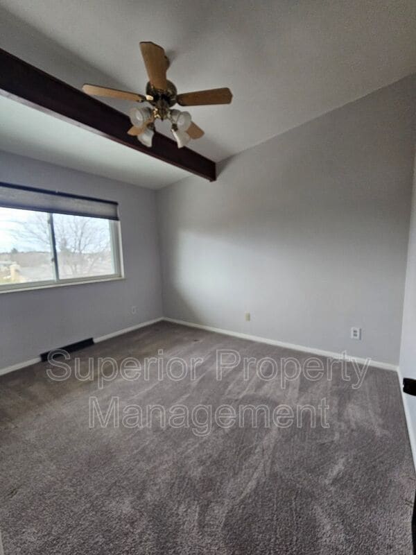 Building Photo - 610 Vista Ln