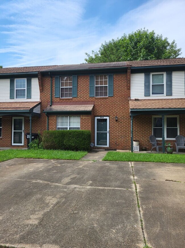 Building Photo - THALIA WAYSIDE TOWNHOMES