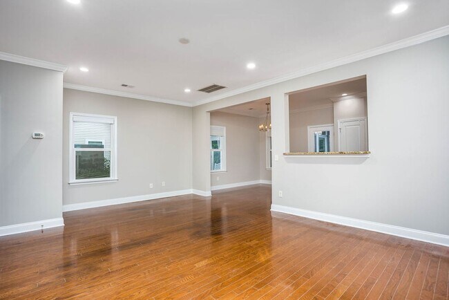 Building Photo - Three Bedroom Townhouse in Carolina Bay