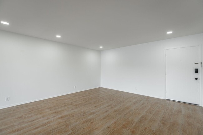 Building Photo - 2 Bedroom 2 Bath in Northshore