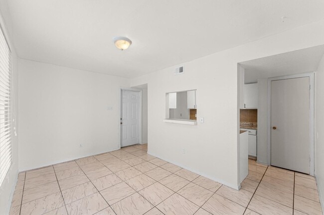 Building Photo - 12208 Ormandy St