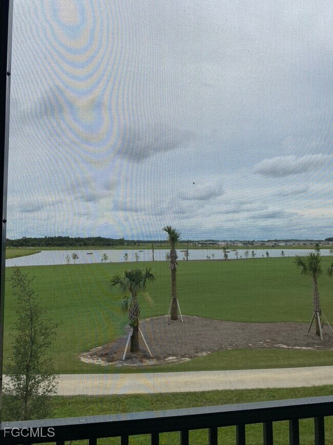 Building Photo - 15275 Grn Acrs Ave