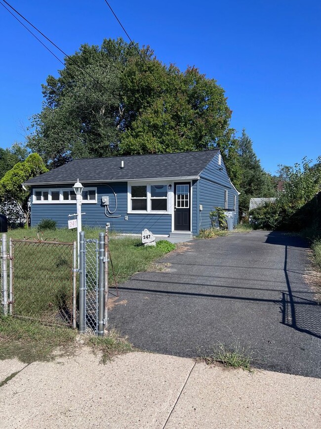 Primary Photo - Single Family Home in Glen Burnie