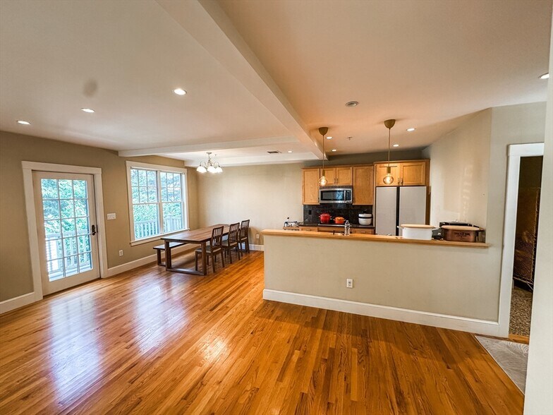 Building Photo - 15 York Pl