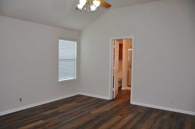 Building Photo - 3 Bedroom 2 Bath with Study in Kyle