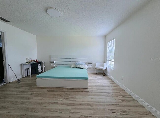 Building Photo - 15345 Harrowgate Way