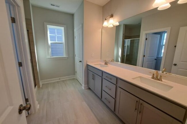 Building Photo - 324 Natsam Wds Wy