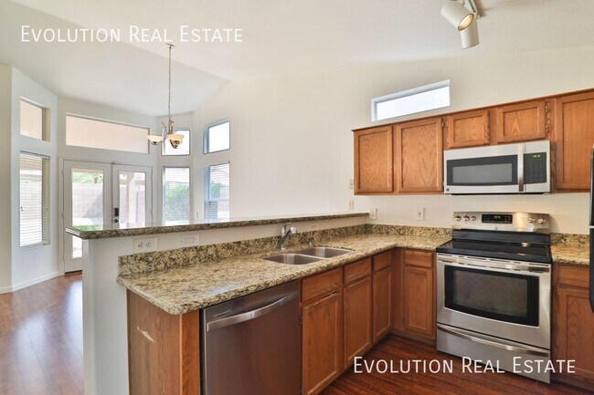 Building Photo - 3226 E Sequoia Dr