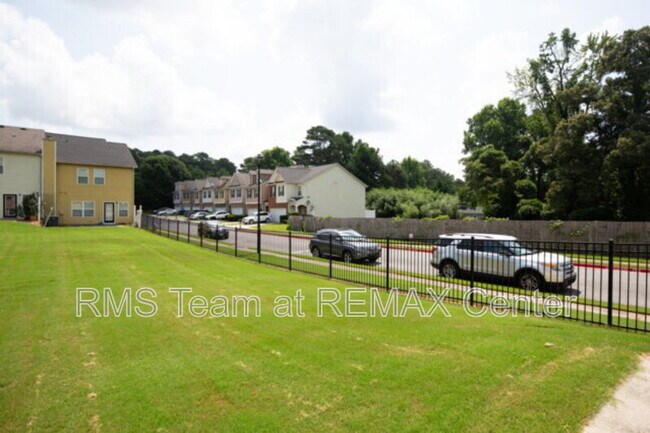 Building Photo - 45 Providence Oak Ct SE