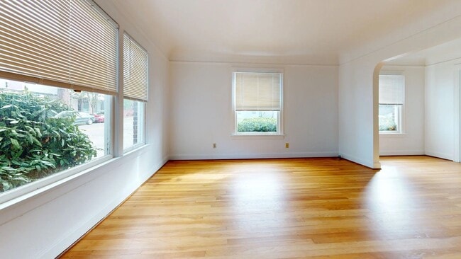 Interior Photo - Oregonian Apartments