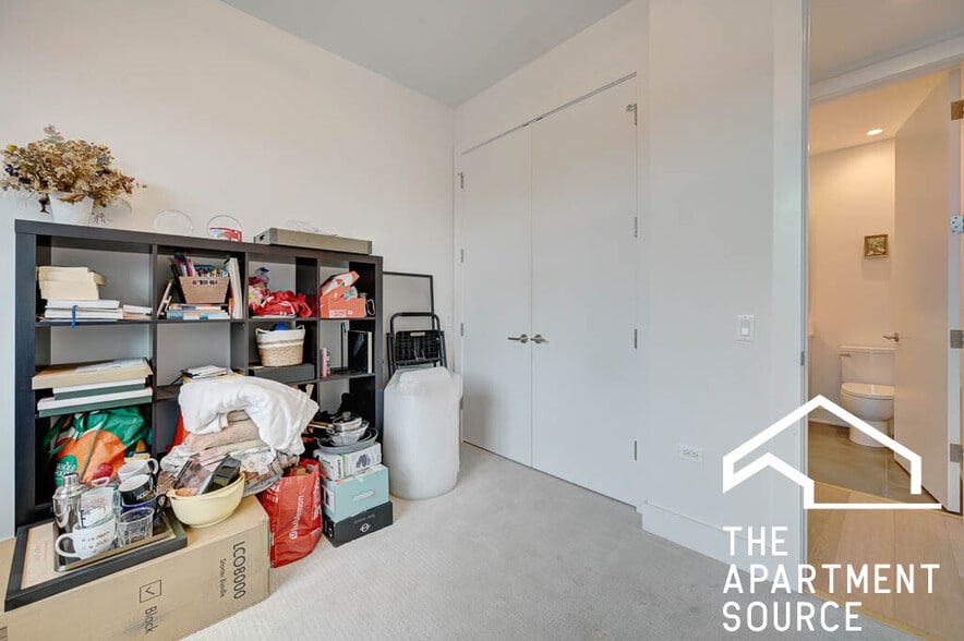 Building Photo - 1701 W Webster Ave