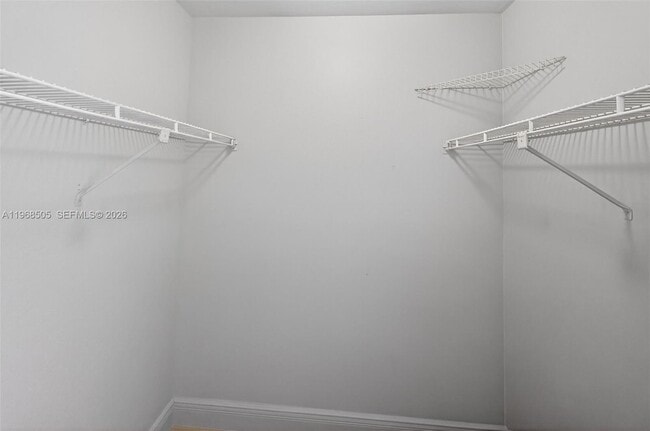 Building Photo - 555 NE 30th St