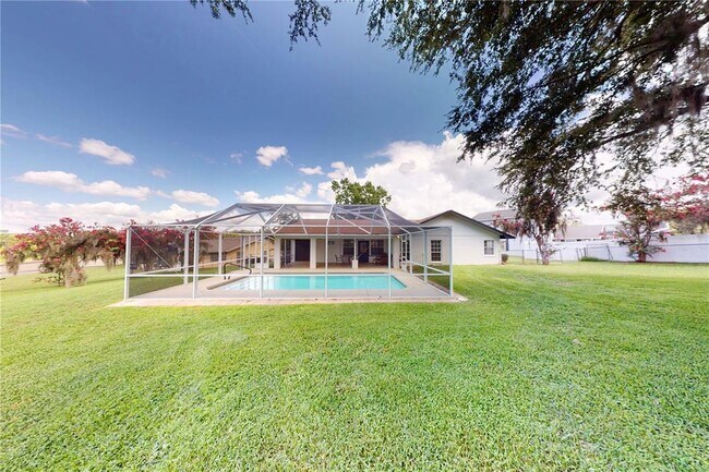 Building Photo - 7923 Ridge Pointe Dr E