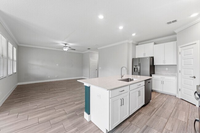 Building Photo - Stunning 4 BR + LOFT /2.5 BA/ 2 CG home in Gorgeous Bexley!