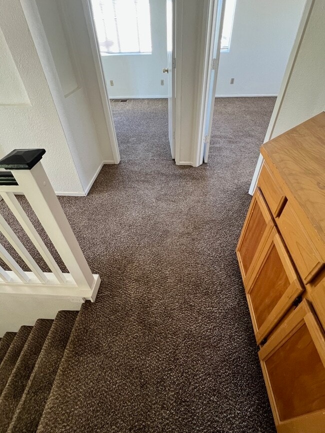 Building Photo - Weston Ranch 4 Bedroom 3 Bathroom Home