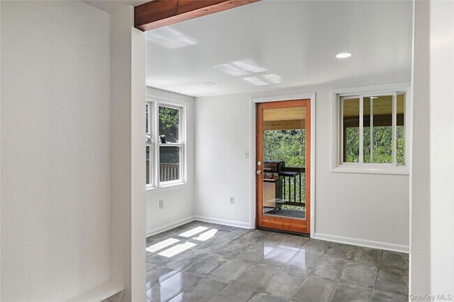 Building Photo - 222 Bog Hollow Rd