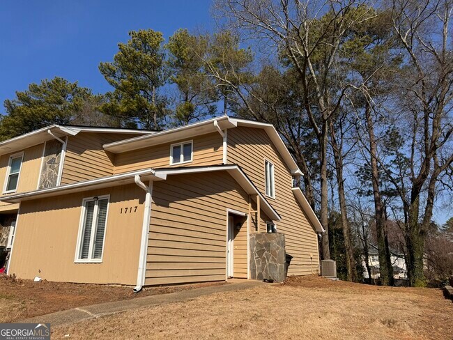 Building Photo - 1717 Wynndowne Trail