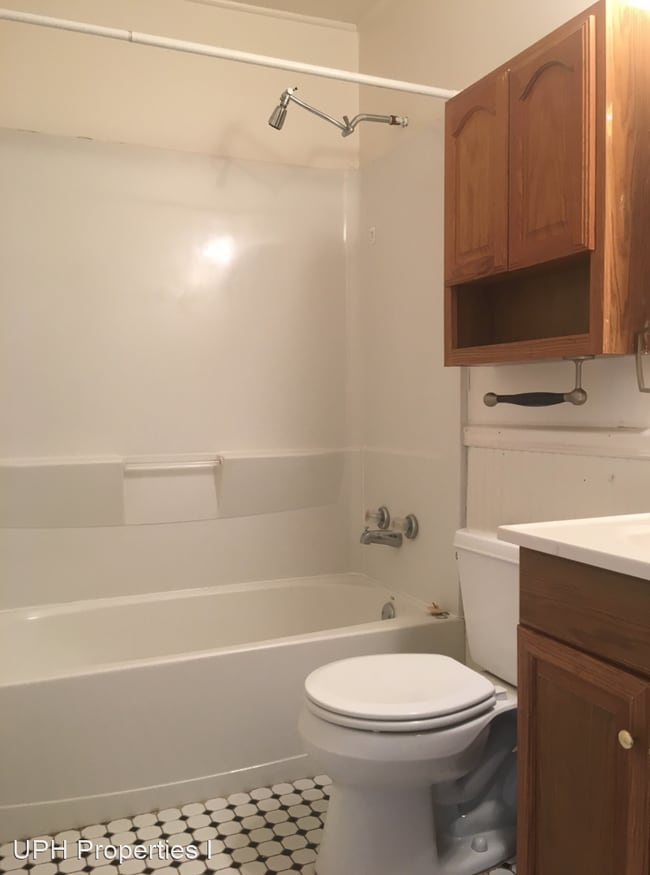 Building Photo - 3 br, 1 bath House - 84 Black Pine