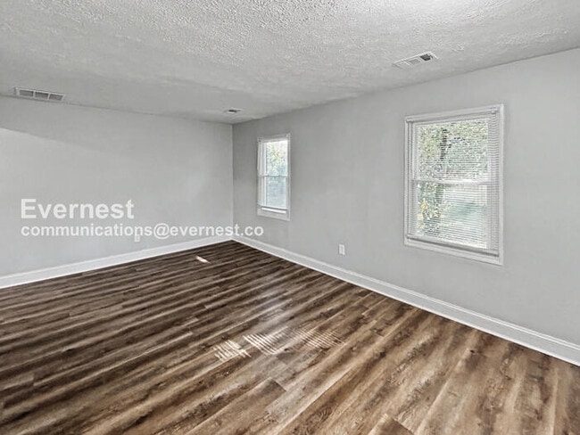 Building Photo - 3741 Loren Dr