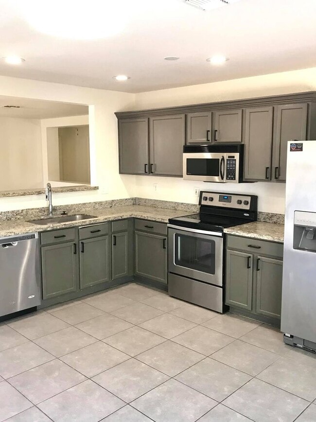 Building Photo - Spacious 3-bedroom plus den in North Phoenix