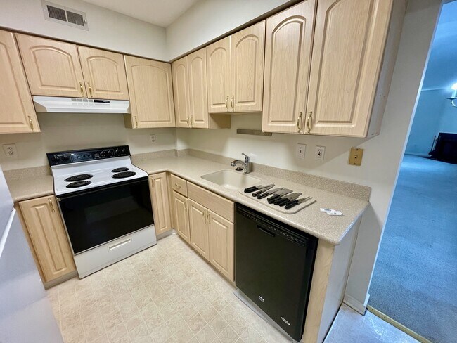 Kitchen - 104 Woodside Rd