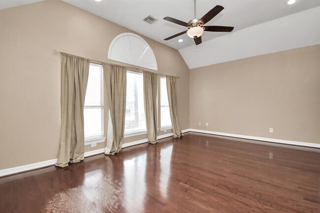 Building Photo - 803 Rosine St